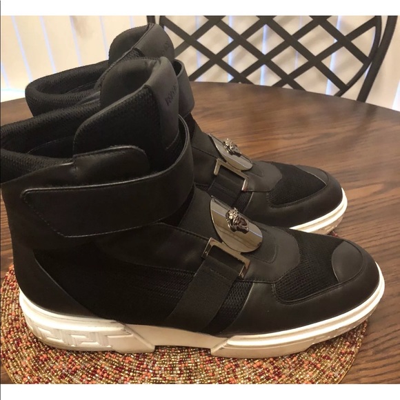 Men’s Size 11 Versace Leather Shoes - Picture 2 of 3